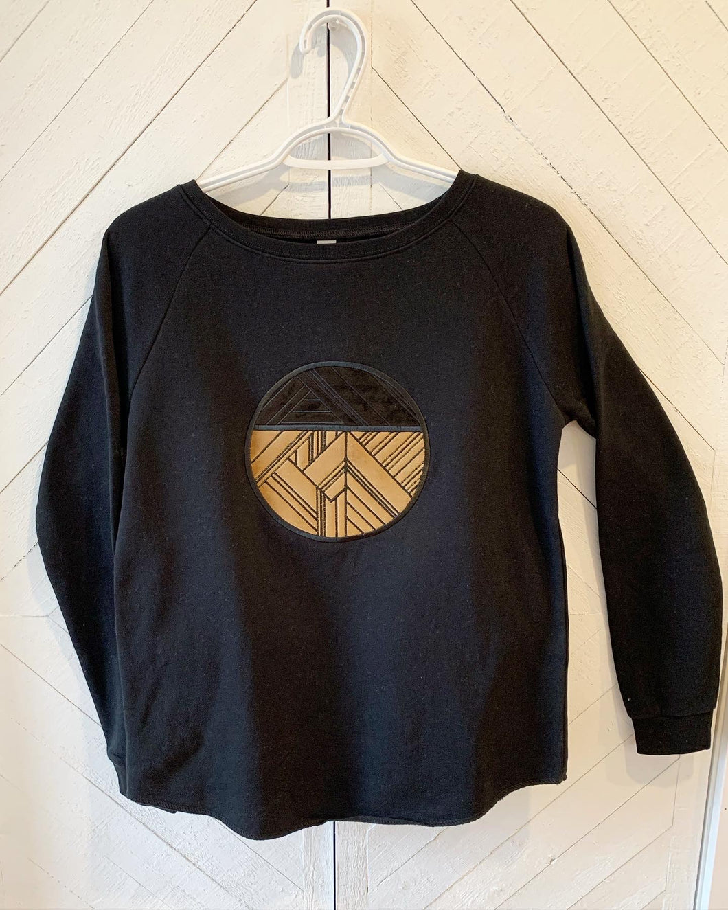 Spring sweater - Black Trimscape Logo